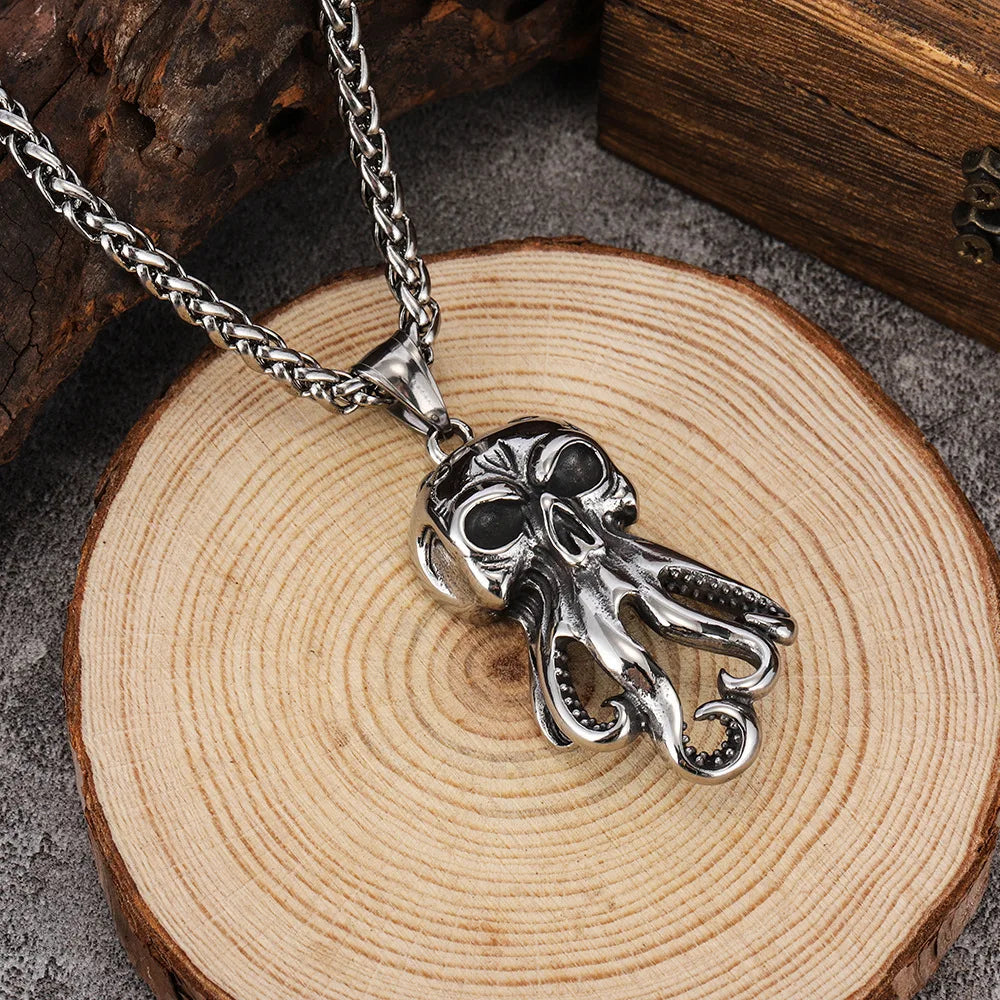An exaggerated octopus sea monster pendant alloy necklace chain length 60CM fashion stereo can send friends
