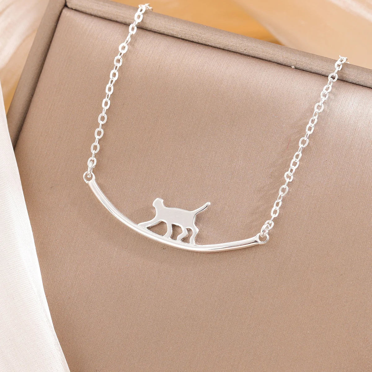 New Fashion Cat Curved Simple Personality 925 Sterling Silver Jewelry Cute Animal Walking Cat Clavicle Chain Necklaces  XL090