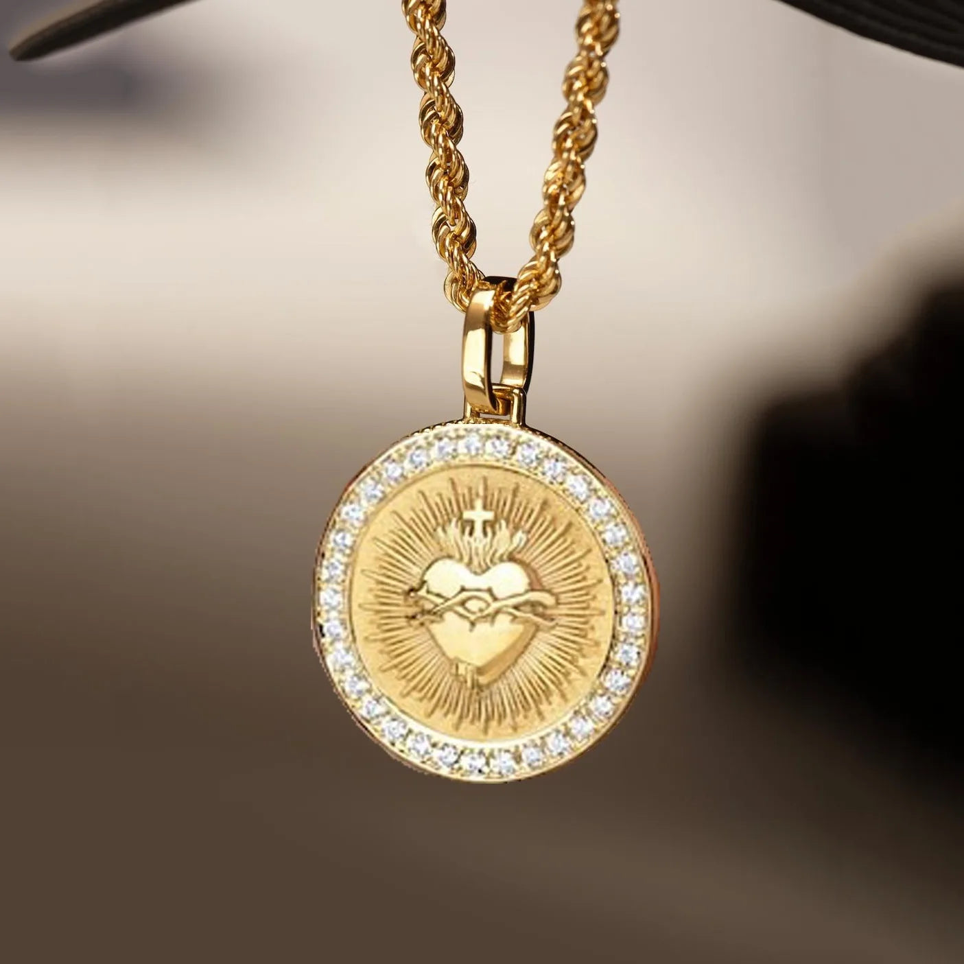 Elegant Gold Color Sacred Heart Pendant for Women Men Flaming Sacred Heart Jesus Cross Necklace With Rhinestones CZ Necklace