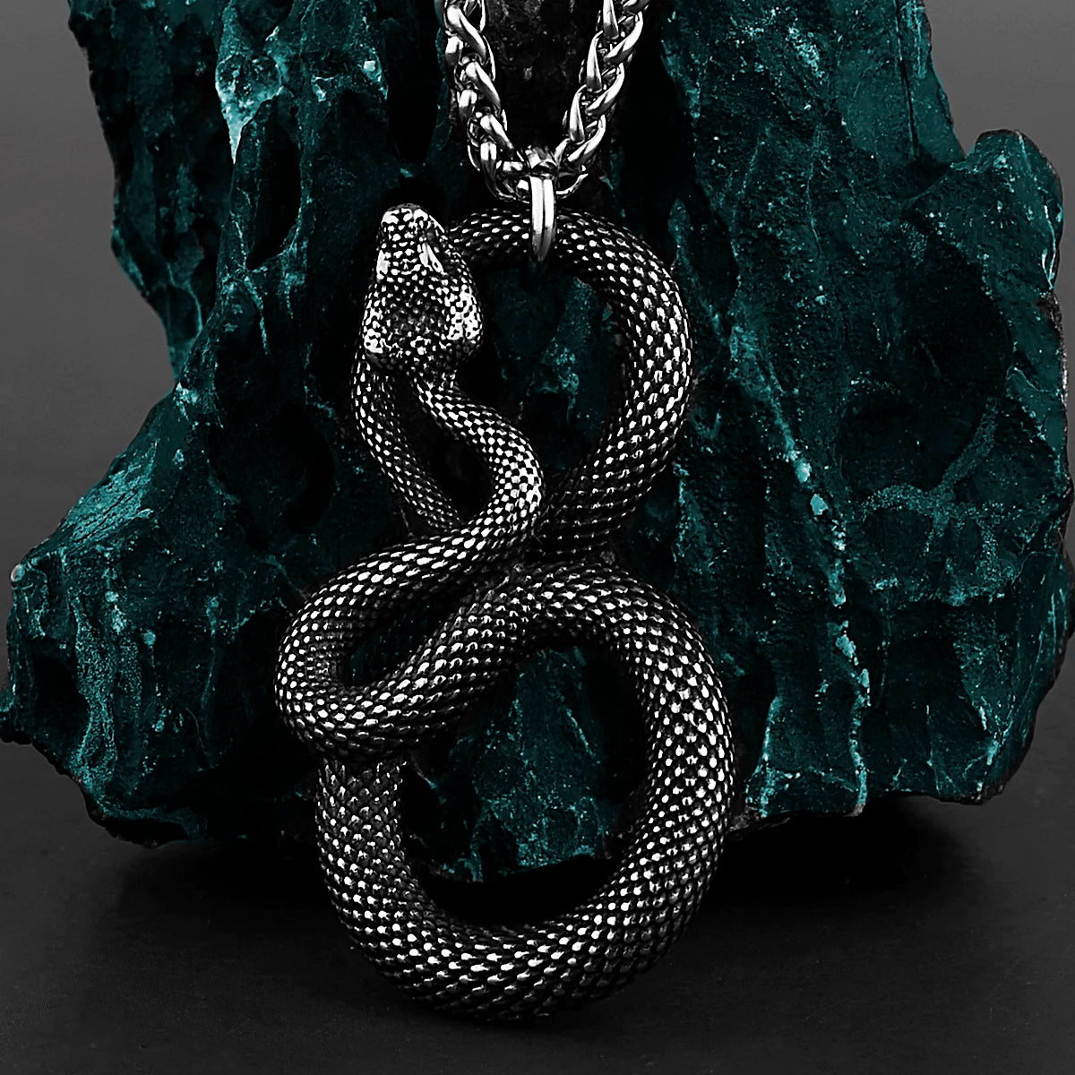 Stainless Steel Vintage Animal Snake Pendant Necklace Men Gothic Winding Imitation Viper Punk Hip Hop Necklace Jewelry