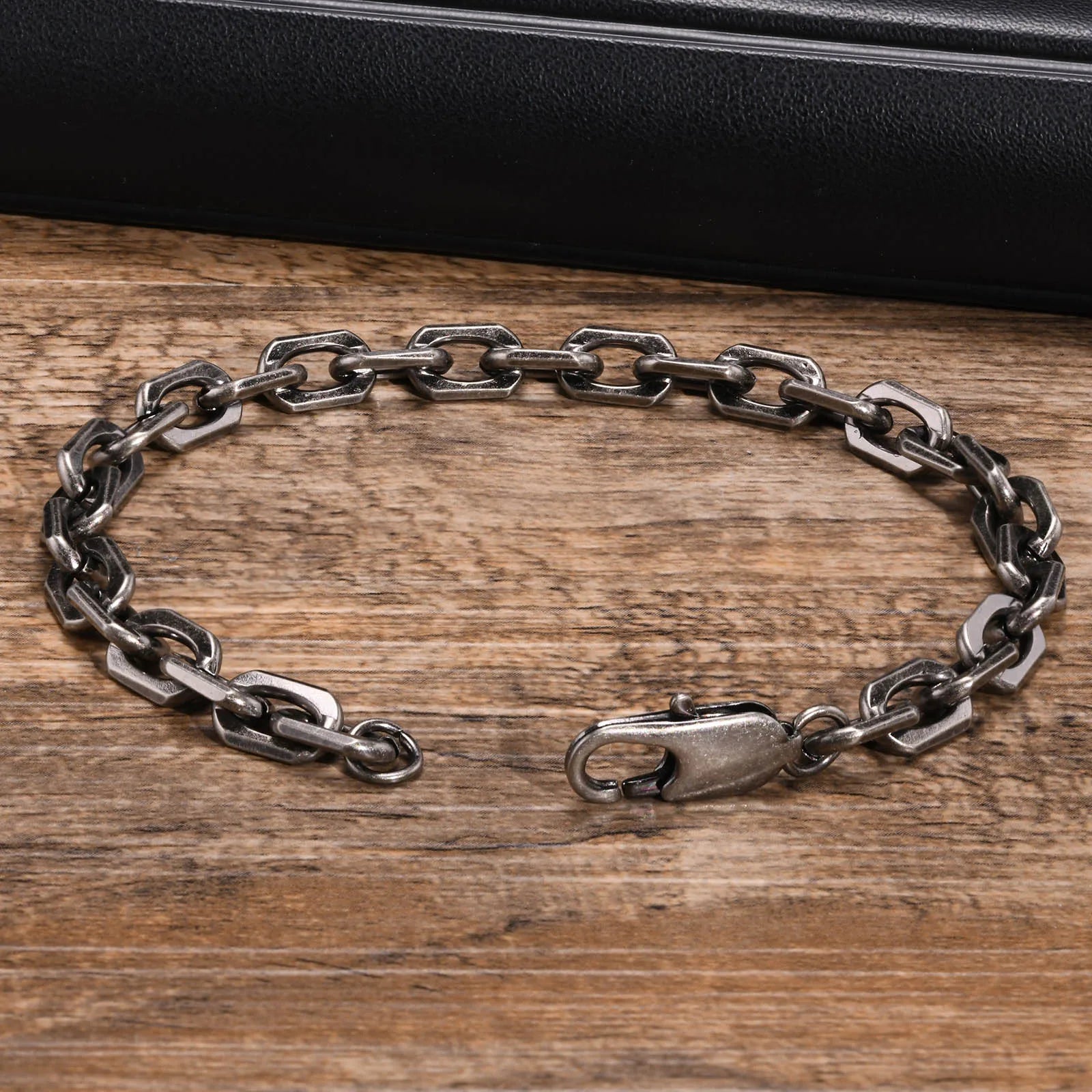Rolo Link Chain Bracelet — Stainless Steel