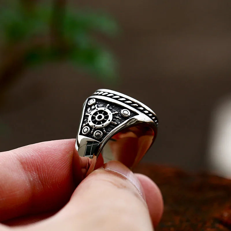 Pirate Navigation Skull Ring — Gothic