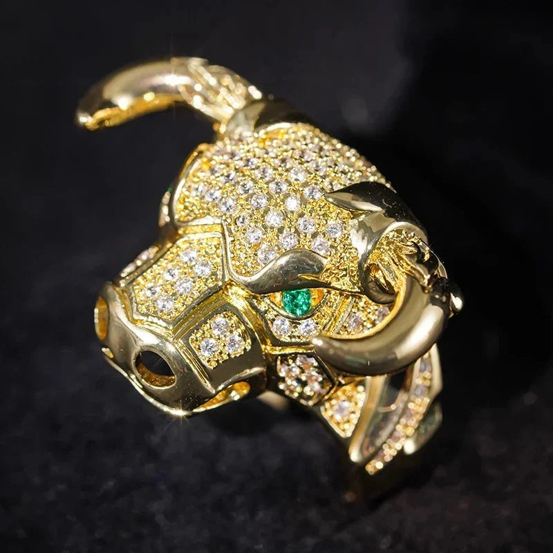 Noble Iced Out Bull Head Ring for Men/Women with Green CZ Eyes Hip Hop Charming Jewelry for Party Rapper Style Accessory