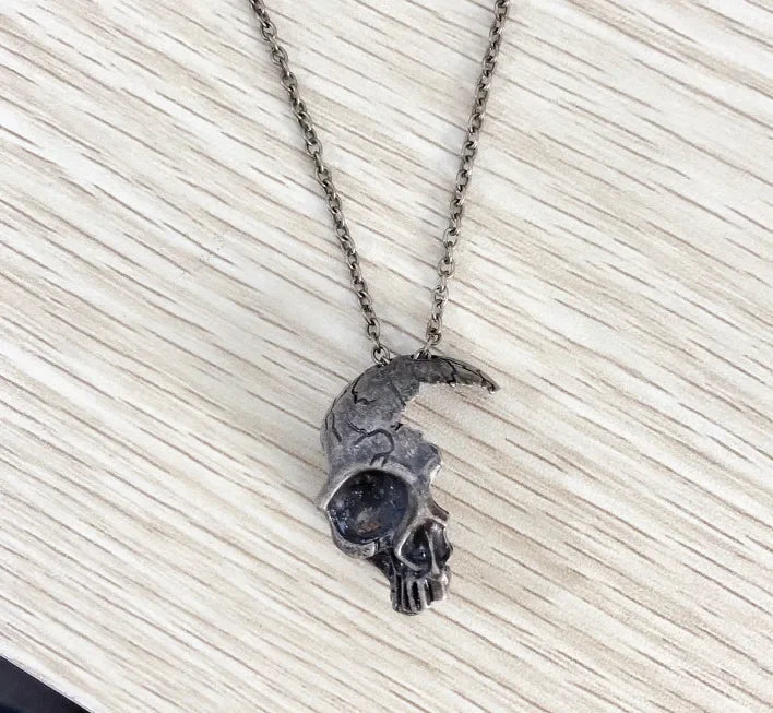 Skull Pendant Necklace — Gothic