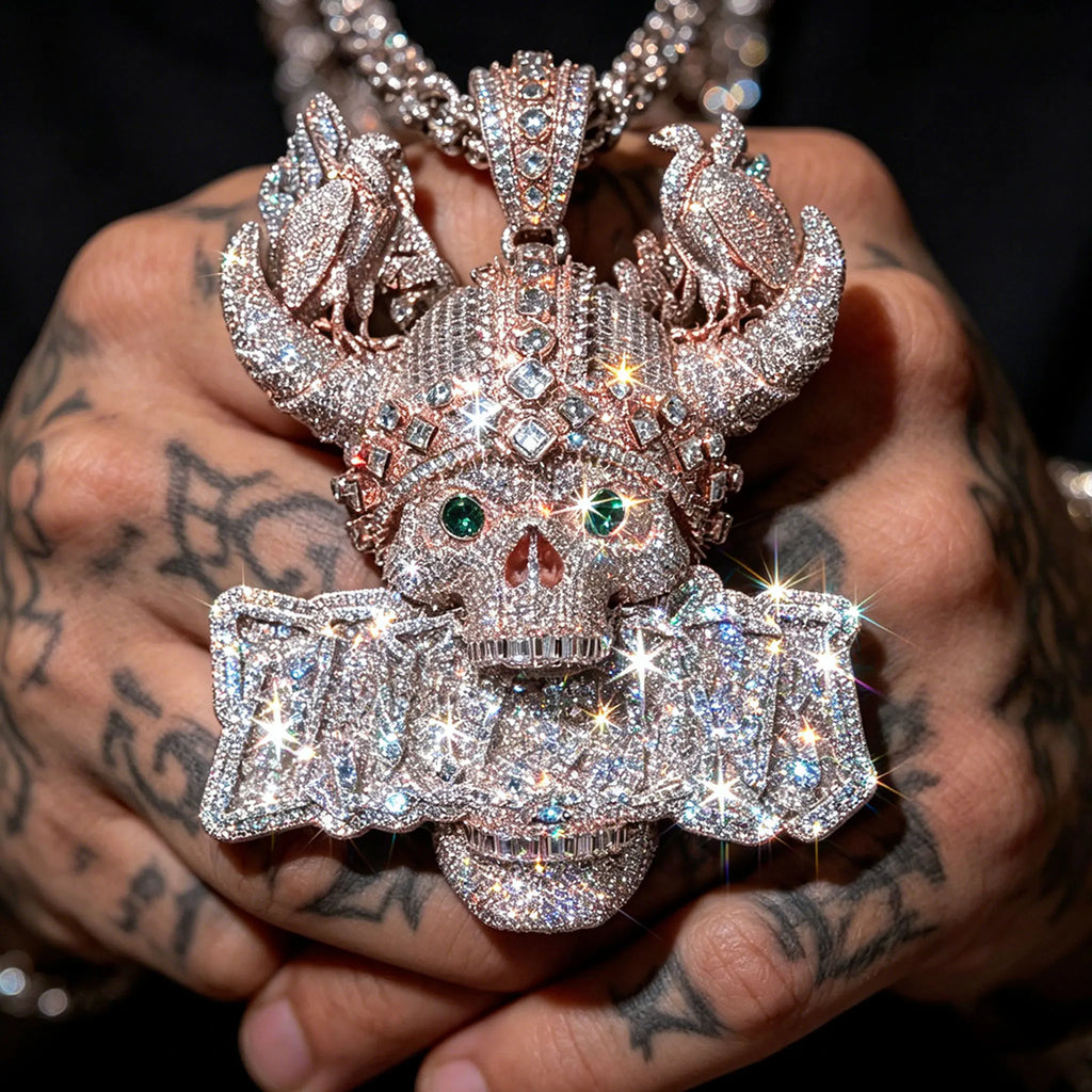 LYEE CYEE's luxurious three-dimensional diamond studded green eyed horn skull letter hip-hop pendant can be paired with