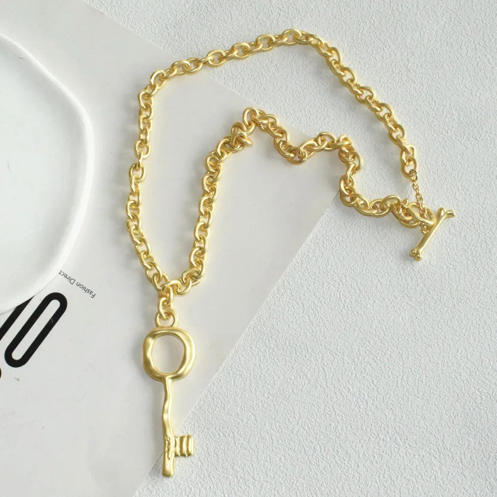 Brand Fashion Show Metal Alloy Key Lock Pendant Necklace For Women Fashion Jewelry Gorgeous Sweater Chain Statement
