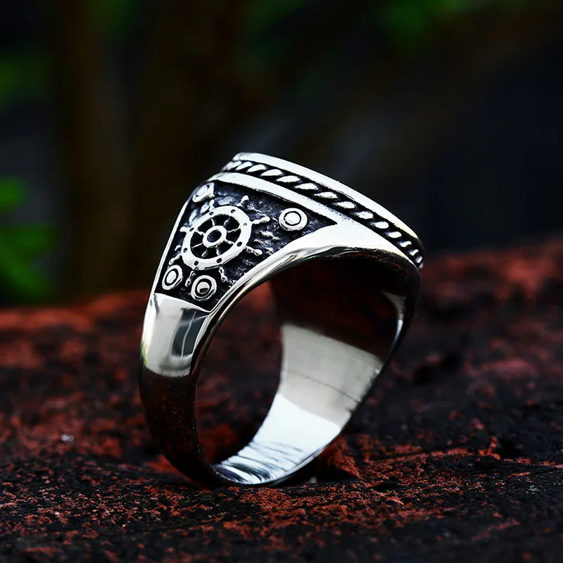 Pirate Navigation Skull Ring — Gothic