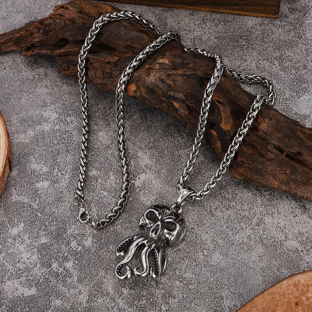 An exaggerated octopus sea monster pendant alloy necklace chain length 60CM fashion stereo can send friends